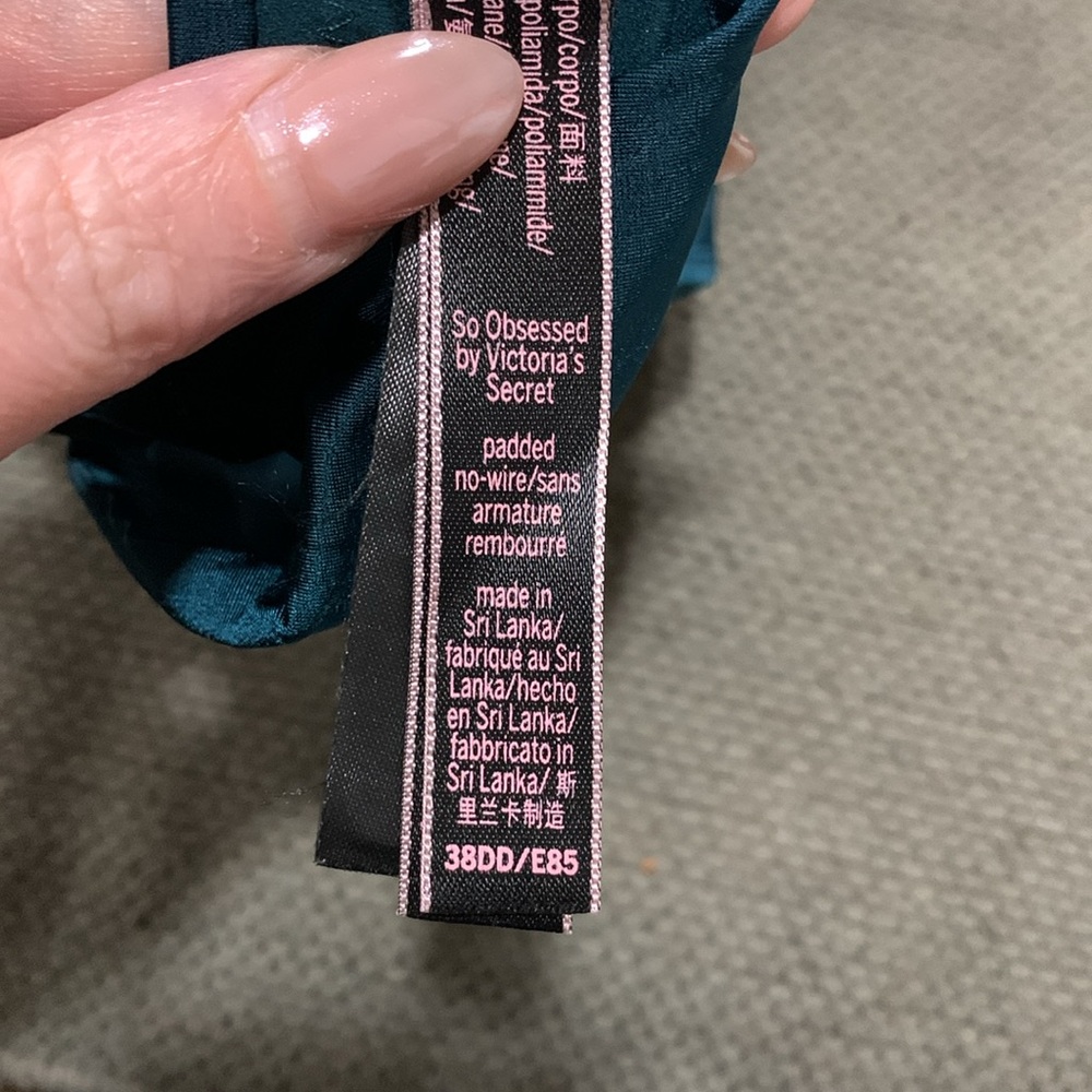 Victoria’s Secret bra size 38DD - Picture 3 of 3